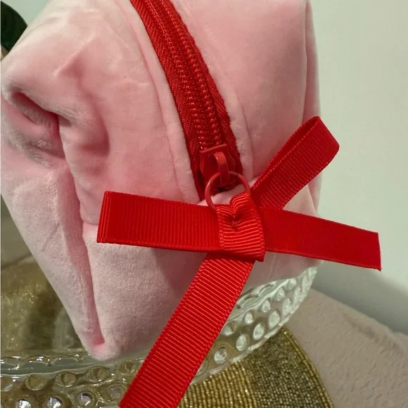 Charming Pink Pamper Yourself Bundle: Pink Powder Pouch-Glamnetics-Heart Socks - Picture 4 of 15